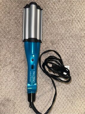 BedHead Wave Artist Triple Barrel Waver in Metallic Blue and Silver